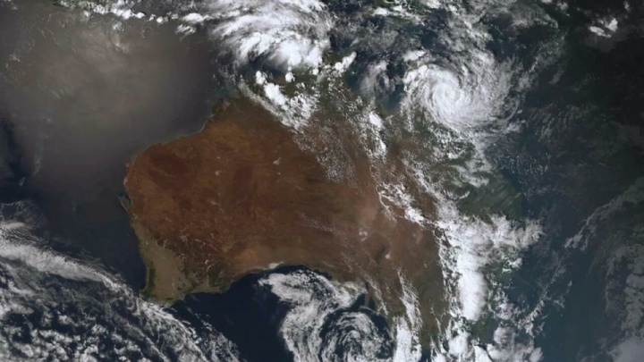 صدها نفر در استرالیا به دلیل طوفان شدید گرفتار شدند