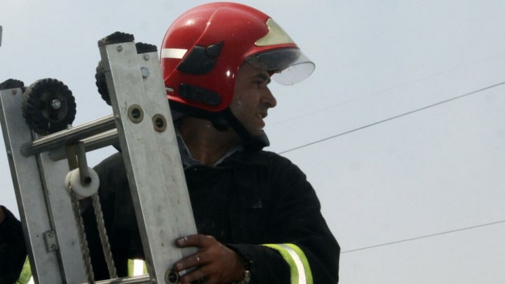 خدمت‌رسانی پرسنل آتش‌نشانی قشم در دو شیفت