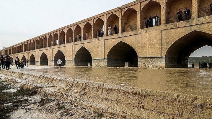 آب به زاینده‌روز می‌رسد/ توقف در بستر این رودخانه ممنوع