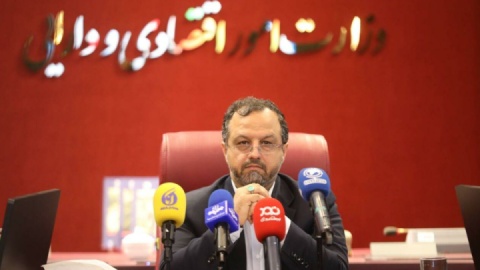 خاندوزی: ۷۷ همت از دارایی‌های مازاد بانک‌ها به فروش رسید