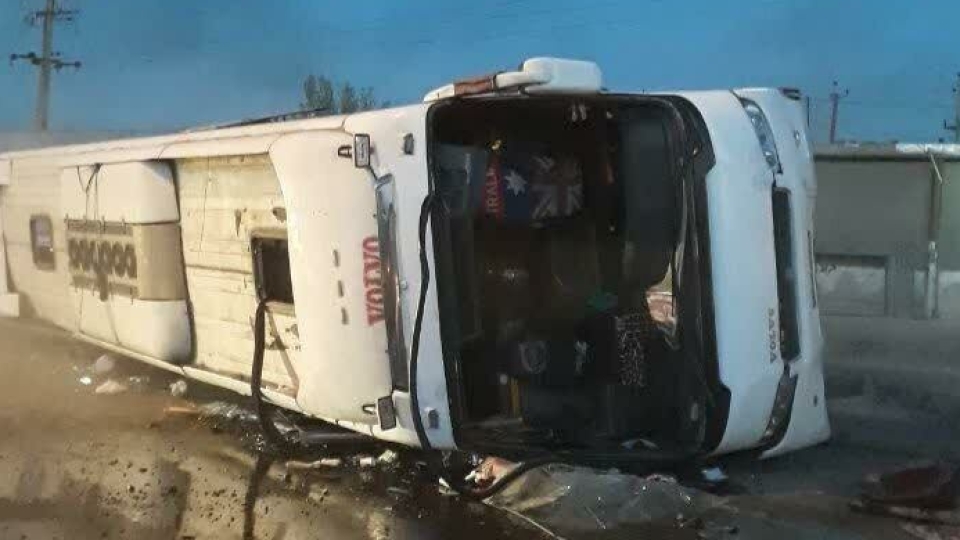 واژگونی اتوبوس در جاده اصفهان-شیراز پنج نفر را به کام مرگ کشاند