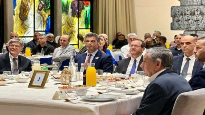 حضور سفیر امارات در ضیافت افطار با رئیس رژیم صهیونیستی