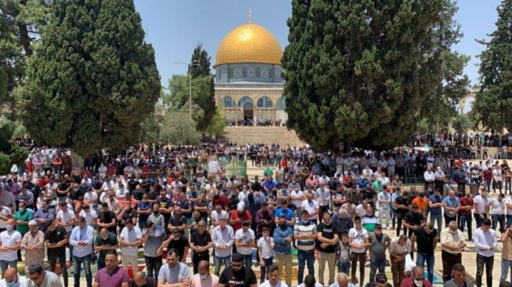 ۱۲۰ هزار فلسطینی در مسجد الاقصی نماز جمعه اقامه کردند