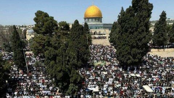 اقامه آخرین نماز جمعه ماه رمضان در مسجد الاقصی توسط ۱۲۰ هزار فلسطینی