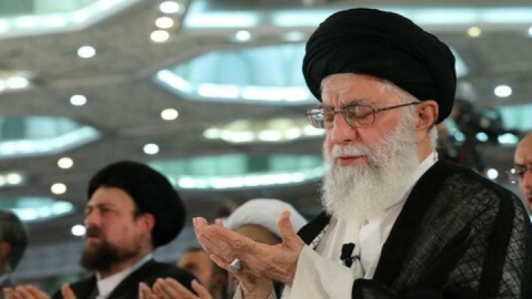 اقامه نماز عید سعید فطر به امامت رهبری در مصلای امام خمینی(ره)