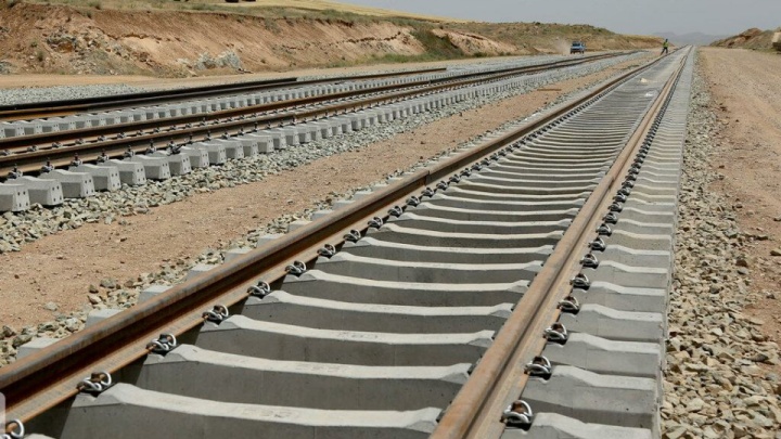 افتتاح ۱۲۰۰ کیلومتر راه و راه‌آهن در سالی که گذشت