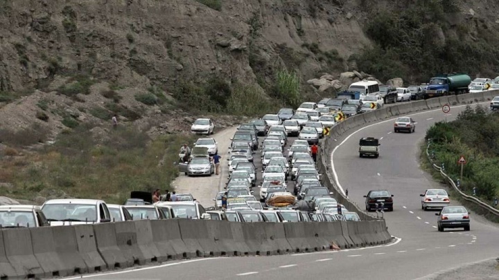 وضعیت جاده‌ها| ترافیک سنگین خروجی شرقی تهران/ هراز قفل شد