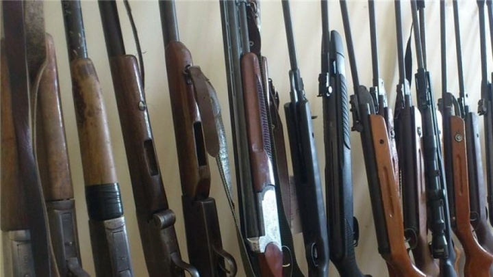 ۱۰۰ قبضه سلاح شورشی و شکاری در لرستان کشف شد