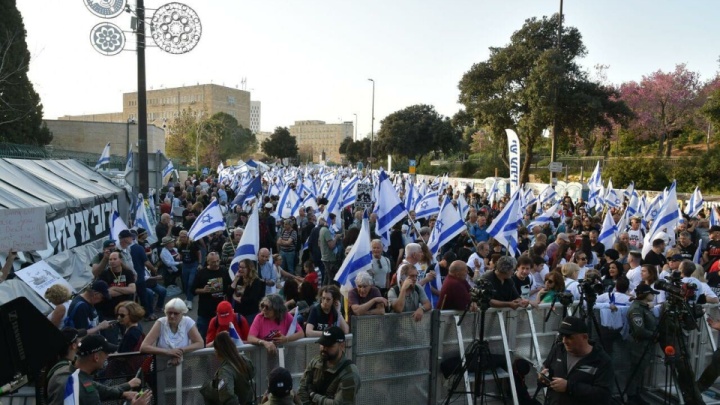 خیابان‌های تل‌آویو صحنه تجمع خانواده اسرای صهیونیستی می‌شود
