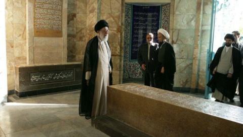 رهبر انقلاب: سعدی یکی از پایه‌های بنای استوار ادب پارسی است