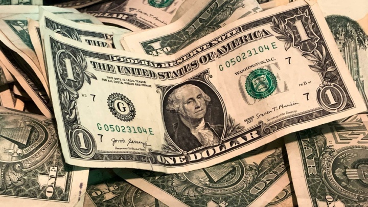 حرکت دلار به سمت کانال ۶۱ هزار تومان / پیش‌بینی قیمت تا پایان اردیبهشت