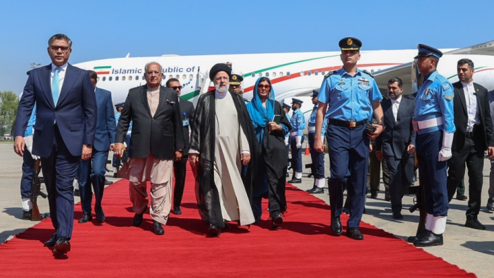 بهار دیپلماسی تهران و اسلام‌آباد/ استقبال از میهمان ایرانی بعد از ۸ سال