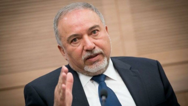 درخواست لیبرمن برای کناره‌گیری نتانیاهو از نخست‌وزیری رژیم صهیونیستی
