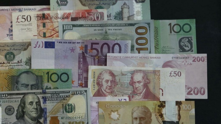 قیمت دلار و یورو در مرکز مبادله ارز و طلای ایران صعودی شد