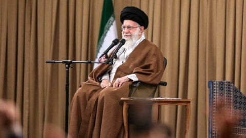 تذکر دوباره رهبر انقلاب به خیرخواهان امیدوار به امریکا
