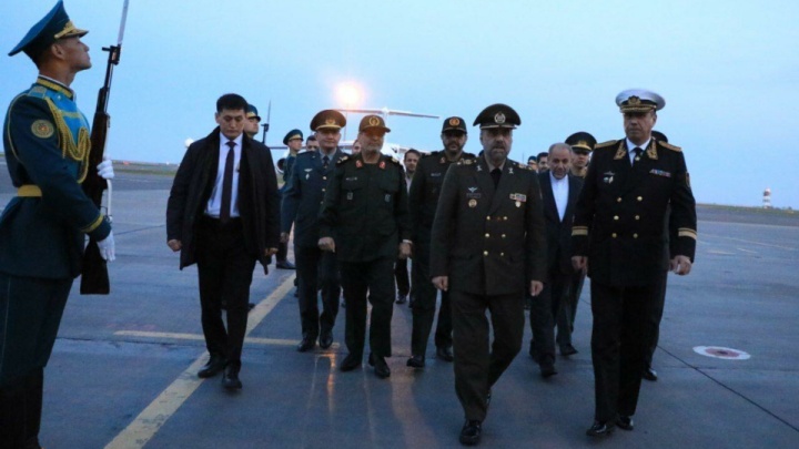 وزیر دفاع وارد پایتخت قزاقستان شد