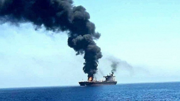 یک کشتی در بندر «المخا» یمن هدف قرار گرفت