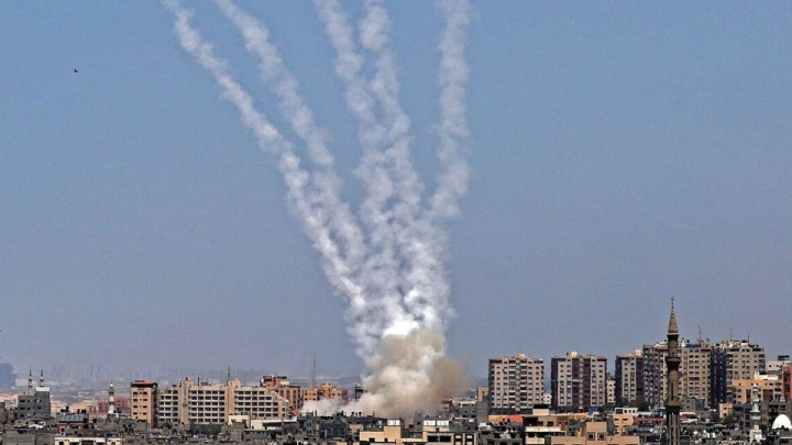 تداوم حملات هوایی و توپخانه رژیم صهیونیستی به غزه