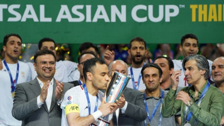 اینفانتینو و شیخ سلمان قهرمانی فوتسال ایران در آسیا را تبریک گفتند
