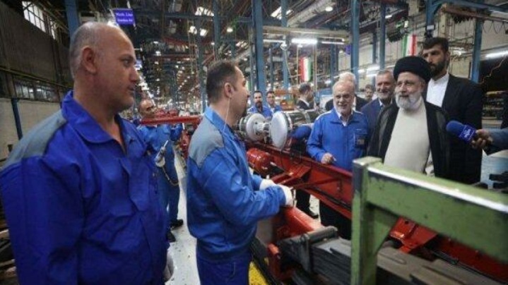 «رئیسی» در روز کارگر از کارخانه «ایران خودرو دیزل» بازدید کرد