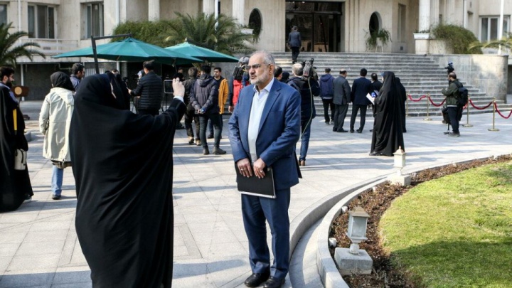 حسینی: اعلام سیاست دولت در کنترل نوسانات ارزی به مجلس
