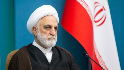 قضات علاوه بر اصول قضاوت باید با دانش‌های مرتبط به حوزه کاری خود آشنا باشند