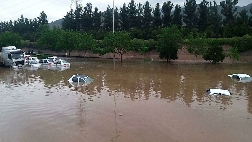 سیل مشهد| 220 حادثه از ابتدای بارندگی تا کنون / سیلاب پل انقلاب مشهد قربانی گرفت