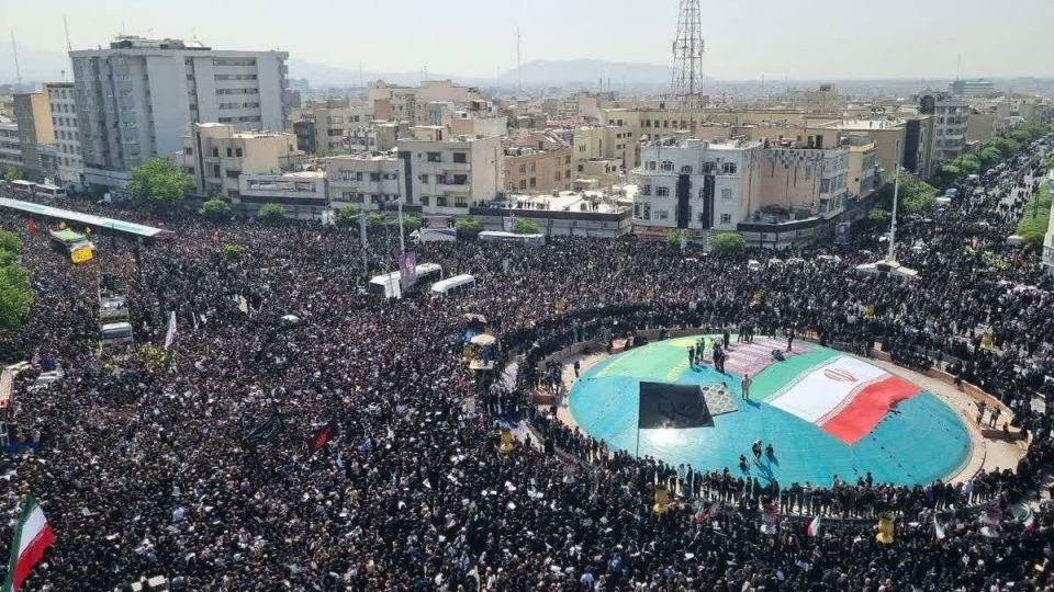 بدرقه میلیونی شهید آیت الله رئیسی و همراهان در تهران / سنگ تمام مردم پایتخت  برای شهدای