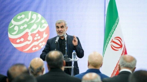 نباید اجازه دهیم پرچم شهید رییسی زمین بیفتد