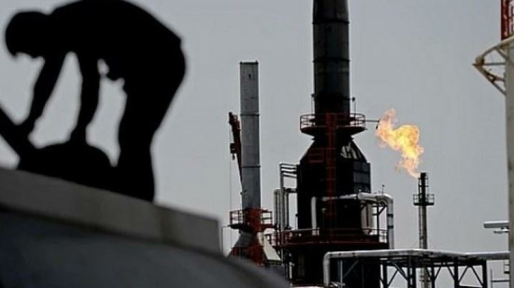 چهار قرارداد نفتی به ارزش ۲ میلیارد دلار امضا شد