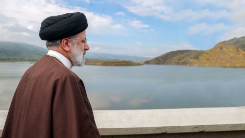 ایستاده در تاریخ