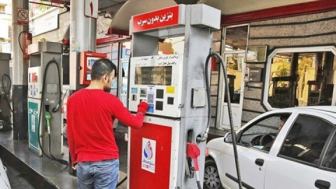 خلجی: شهید رئیسی زیر بار افزایش قیمت بنزین نرفت