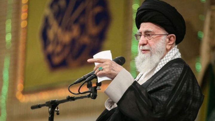 رهبر انقلاب: همه مسلمانان با امکانات خود در کنار مردم لبنان و حزبالله بایستند