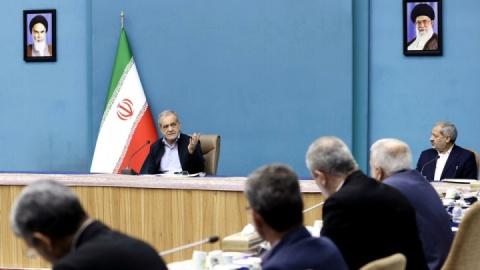 پزشکیان: صِرفِ ایستادن معلم پای تخته و درس دادن به دانش‌آموزان، دیگر جوابگو نیست