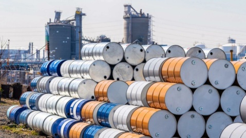 بازار جهانی نفت بر مدار کاهش قیمت