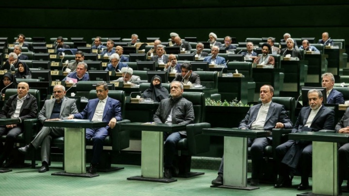 مجلس به همتی رای اعتماد نداد / پوشش کامل جلسه استیضاح وزیر امور اقتصادی و دارایی