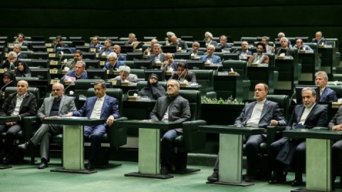 مجلس به همتی رای اعتماد نداد / پوشش کامل جلسه استیضاح وزیر امور اقتصادی و دارایی