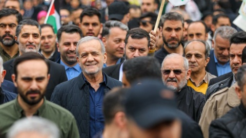 مواضع پزشکیان در مقابل دشمنان مقتدرانه و تحسین برانگیز است
