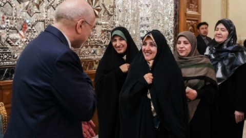 گزارش تصویری/ دیدار نوروزی جمعی از مسئولان نظام با رئیس مجلس شورای اسلامی