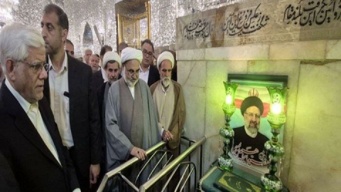 حضور عارف بر مزار شهید آیت‌الله رئیسی