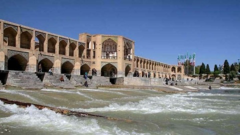 کاهش برداشت مصارف مختلف، زاینده رود را جان تازه‌ای می‌بخشد