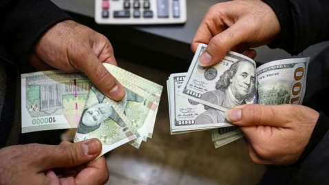 دلار ۷۰۰۰ تومان ارزان شد/ فروشنده‌ها زیاد شدند
