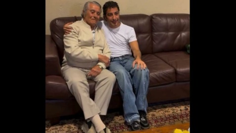 عکس/ دیدار نوید محمدزاده با بهروز وثوقی در آمریکا