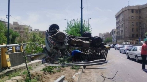 واژگونی کامیون کپسول‌های اکسیژن در بزرگراه امام علی
