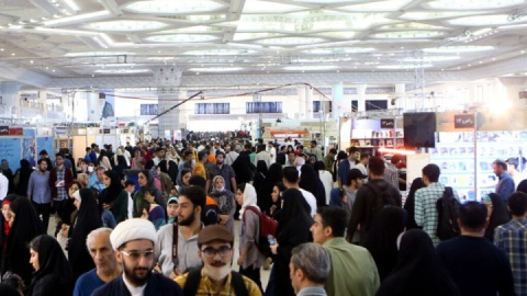 نباید چراغِ کتاب‌فروشان در طول نمایشگاه خاموش شود/ چرا اتحادیه کوتاه آمد