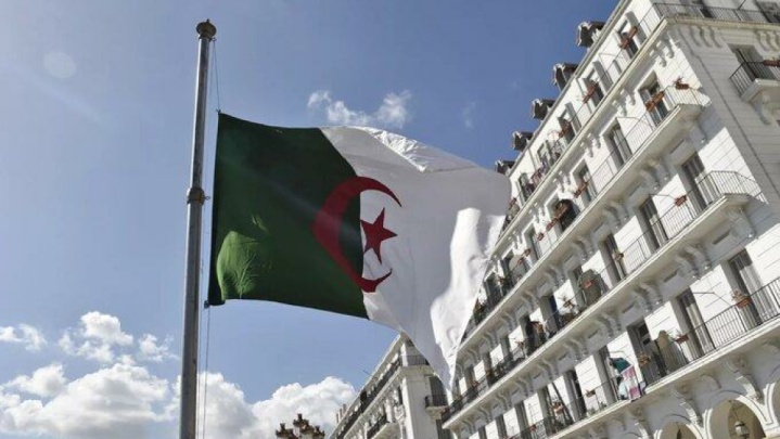 اخراج ۱۲عضو سفارت فرانسه از الجزایر