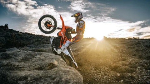 کی تی ام ۳۹۰ Enduro R رقیب جدید کاوازاکی در آفرود