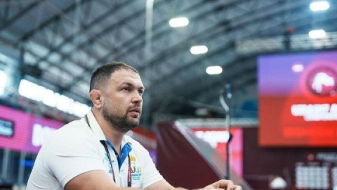 قهرمان اسبق کشتی ایران در راه عربستان
