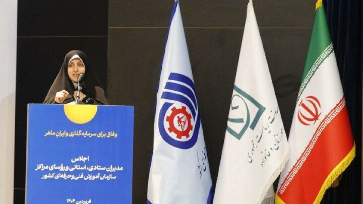 بهروزآذر: باید موانع رشد زنان را با کمک خودشان حل کرد
