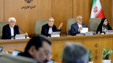 تجهیز همه مراکز دولتی به پنل‌های خورشیدی و قطع مصرف آنها از شبکه سراسری